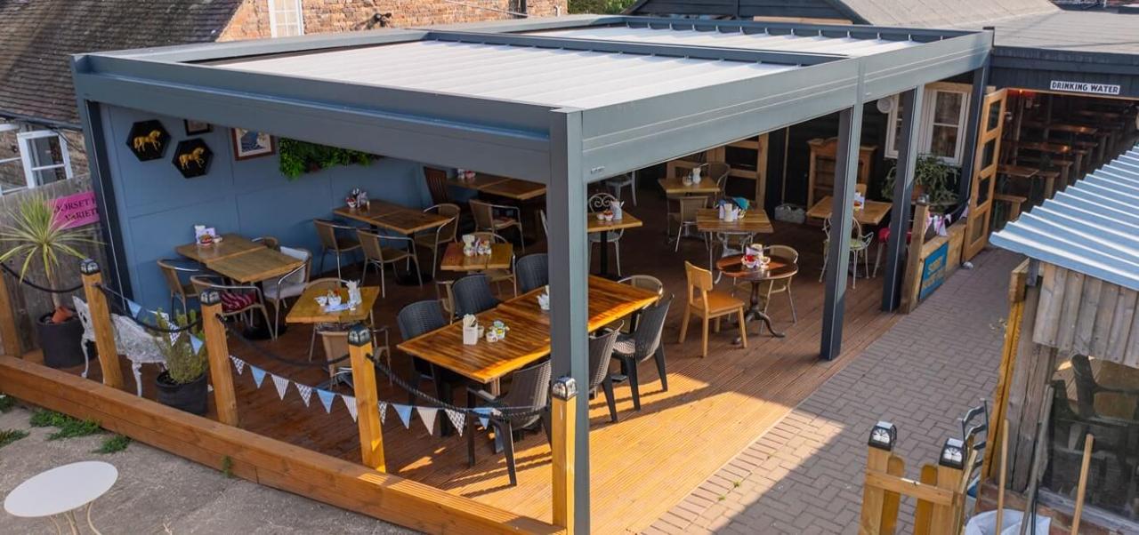 Outdoor Dining at Aunt Fannys Farm