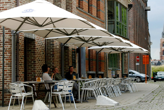 Café, Pubs, and Restaurants Parasols