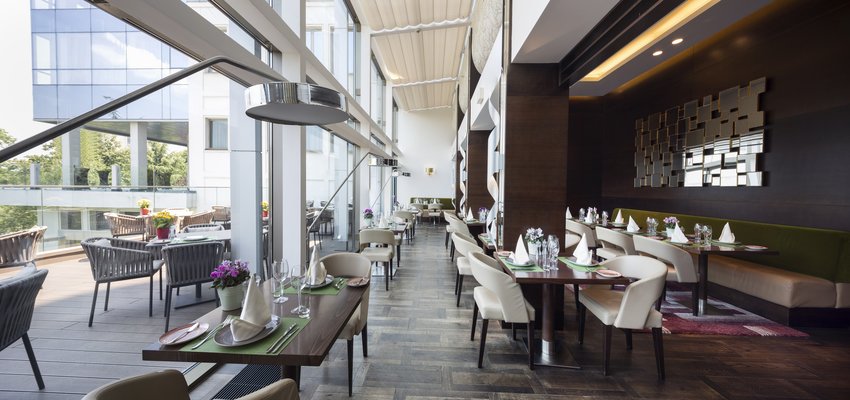Hotel Restaurant with a canopy