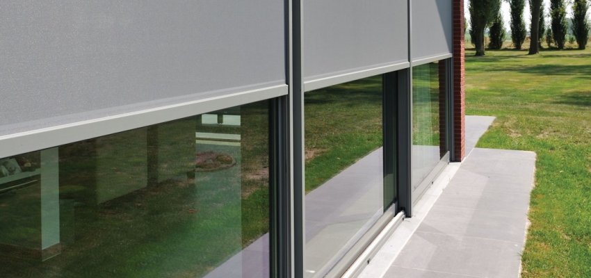 Commercial roller screens