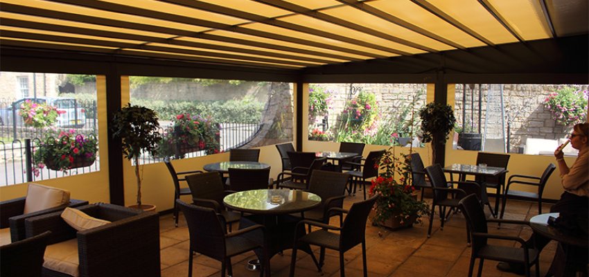 Louvered roof restaurant pergola